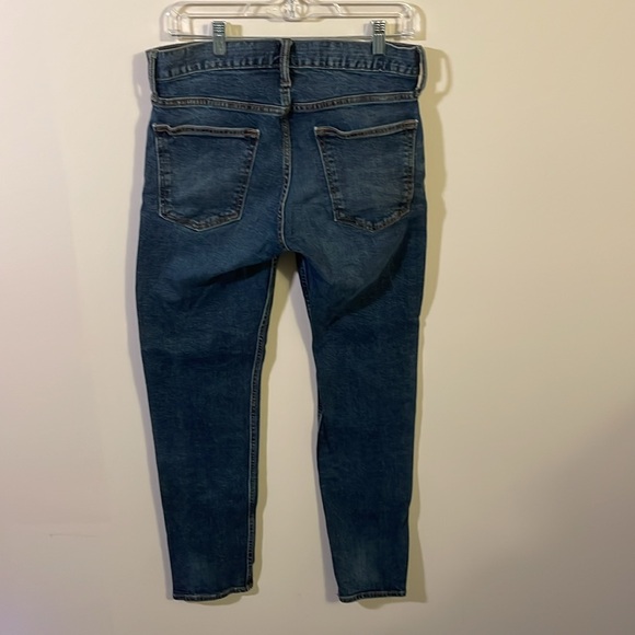 Old Navy Relaxed Slim Taper Distressed Jeans Size 32x32 - Picture 4 of 8